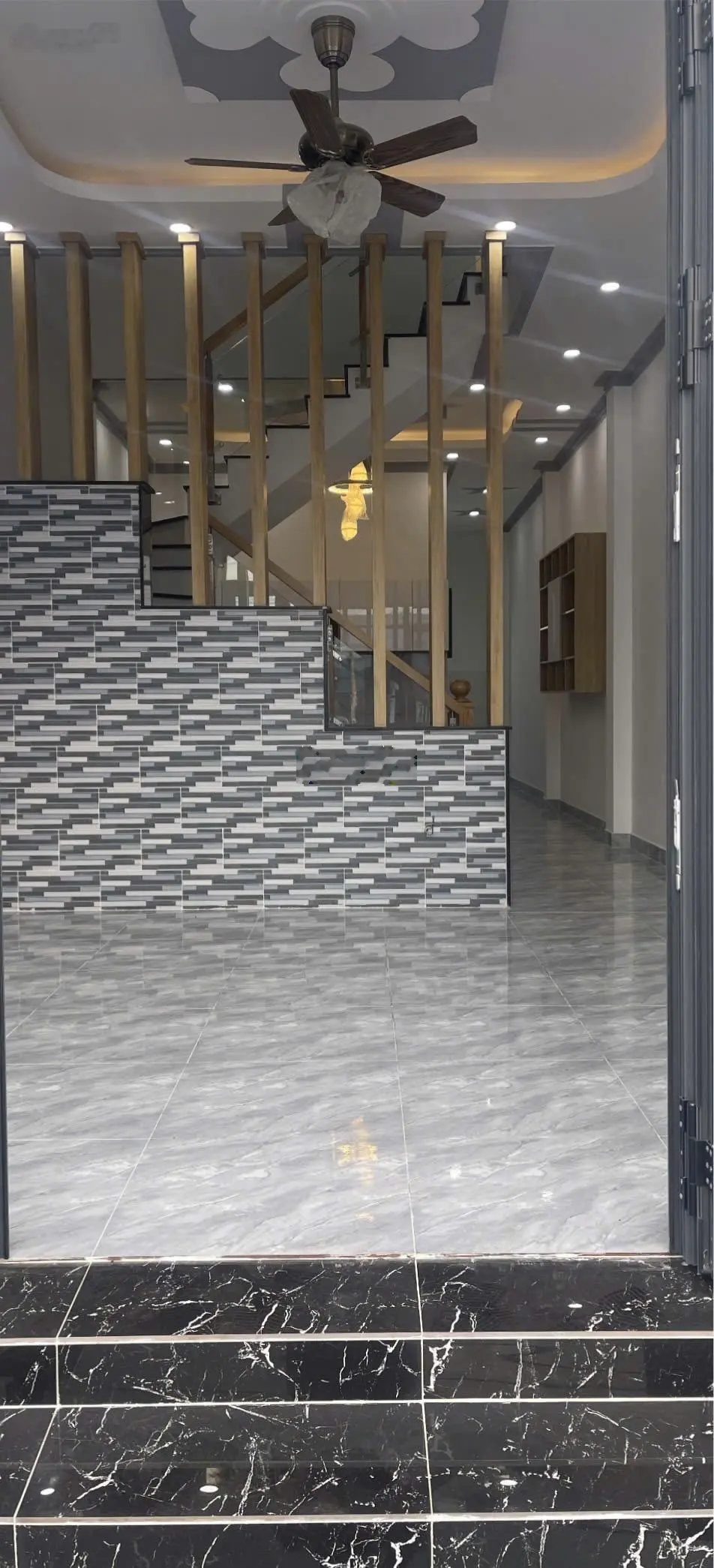 BÁN nhà mới xây vào ở liền cách trung tâm Cần Giuộc 500m