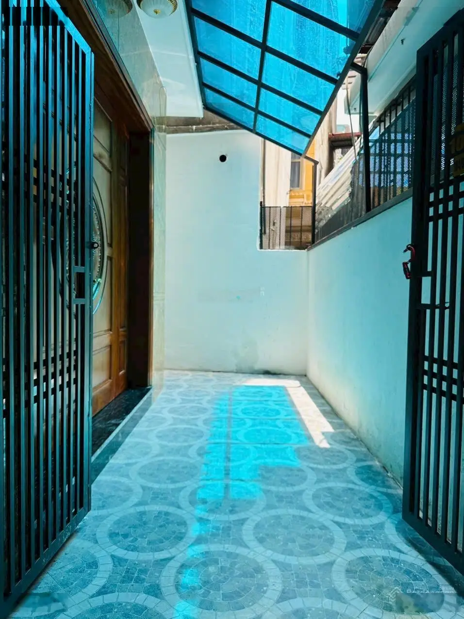 Chính chủ em cần bán căn nhà biệt thự ngõ 523 phố minh khai, diện tích lên đến 80m, sân cổng riêng