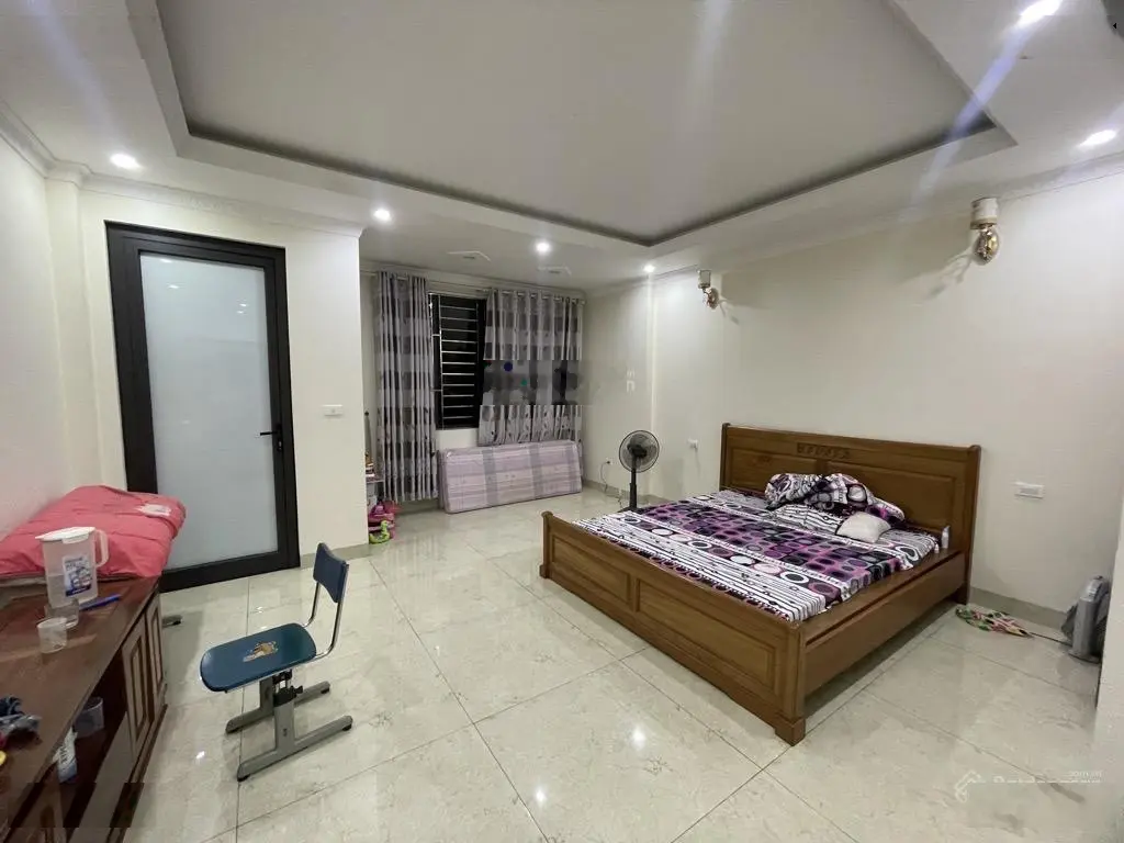 Chính chủ cần bán gấp nhà phố phạm khắc quảng DT90m2 , 5 tầng, MT5m gần hồ, ở sướng