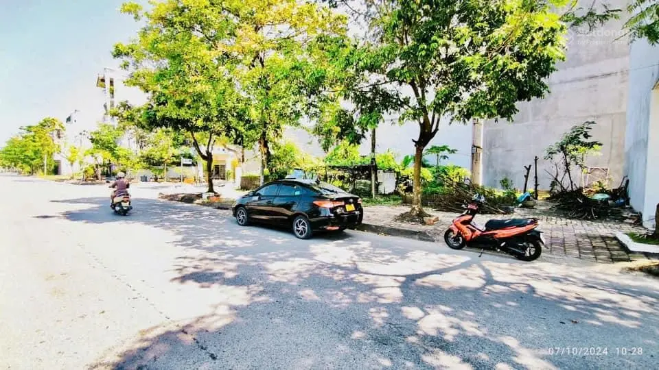 Cần bán 67,45m2 đất mặt tiền rộng đường đôi Tứ Minh kđt Vạn Lộc