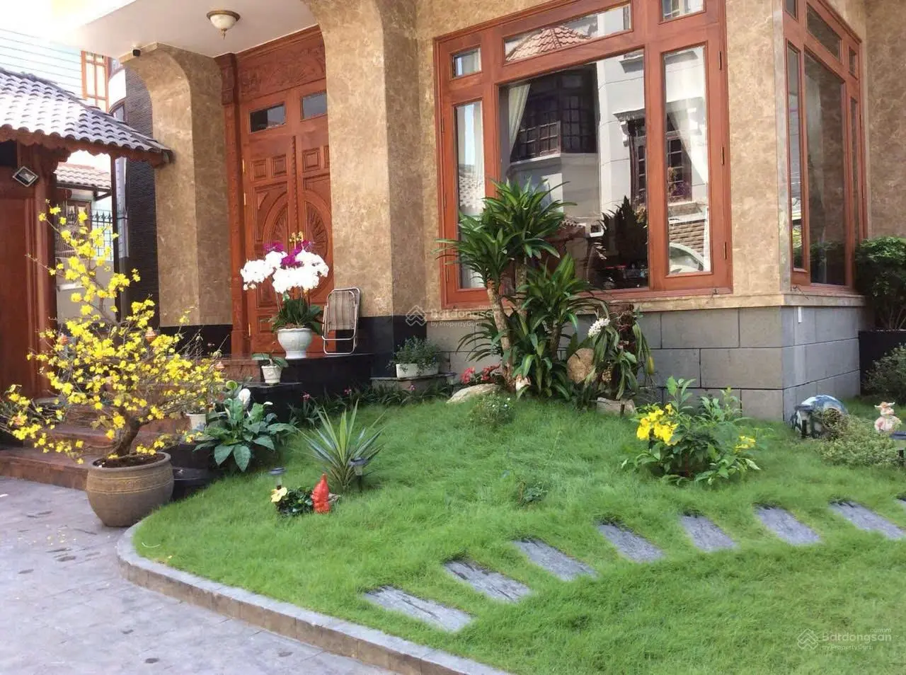 Chính chủ bán biệt thự Góc 2 Mặt tiền ngay Trần Não, P BÌnh An Quận 2, DT 18x20m, Giá 75 tỷ