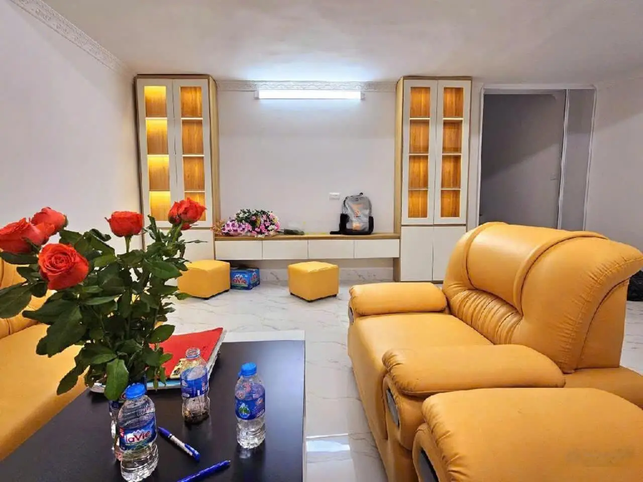 Bán gấp nhà phố Cự Lộc, 37m2 x 5 tầng, 5,85 tỷ