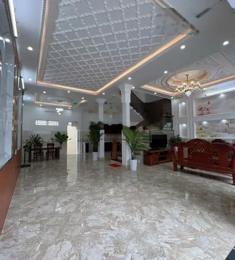 Chính chủ bán nhà gần mặt đường lớn diện tích 120m2, sổ đỏ chính chủ, 2 tầng 1 tum có sân rộng rãi