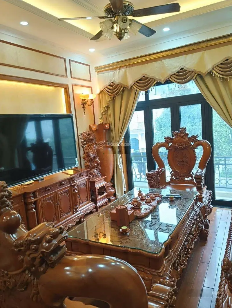 Bán gấp nhà 5 tầng Quang Tiến, diện tích: 50m2 MT 4m, giá: 11,7 tỷ, tặng full nội thất xịn sò