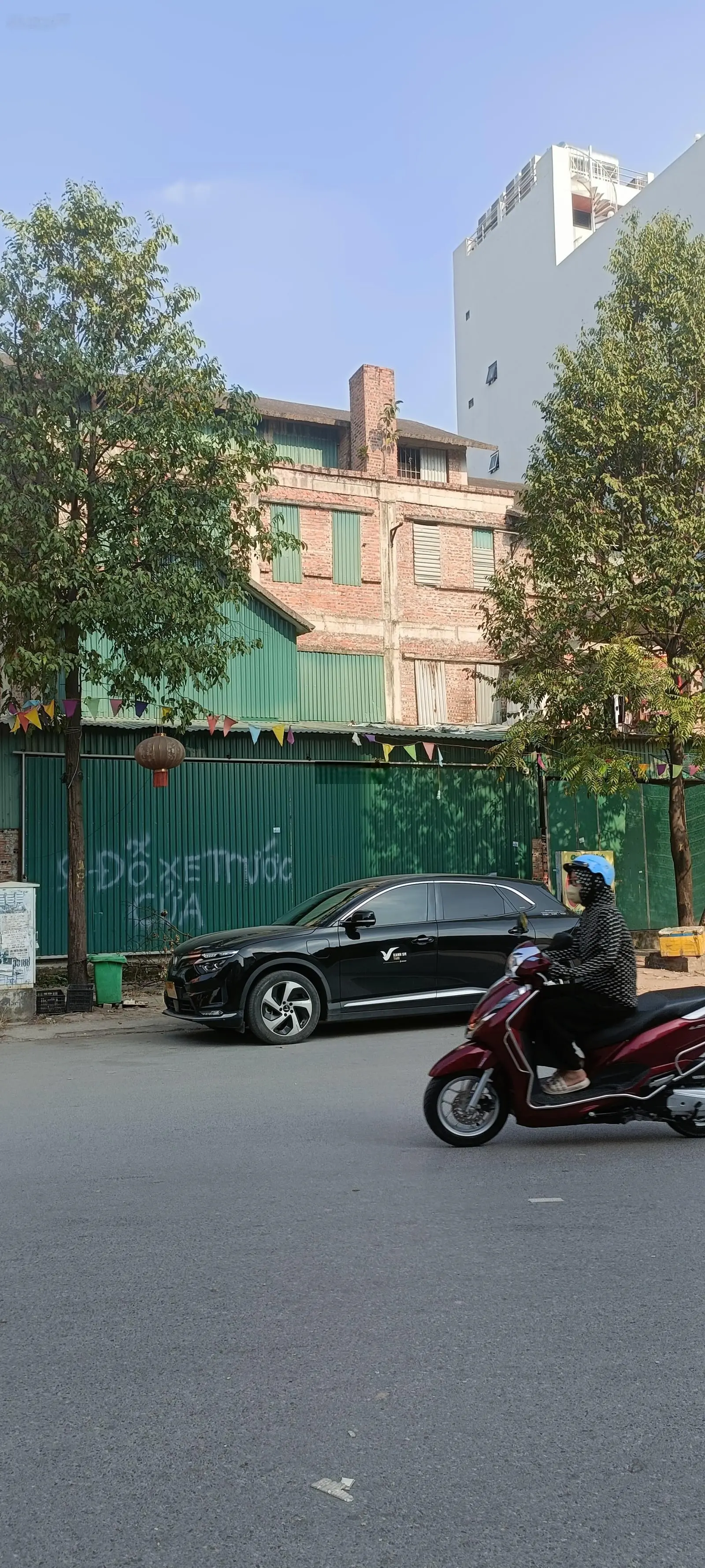 Biệt thự xây thô KĐT Xa La, Hà Đông. DT 98m2 x 5 tầng. MT 8m. Giá 18.8 tỷ. View vườn hoa