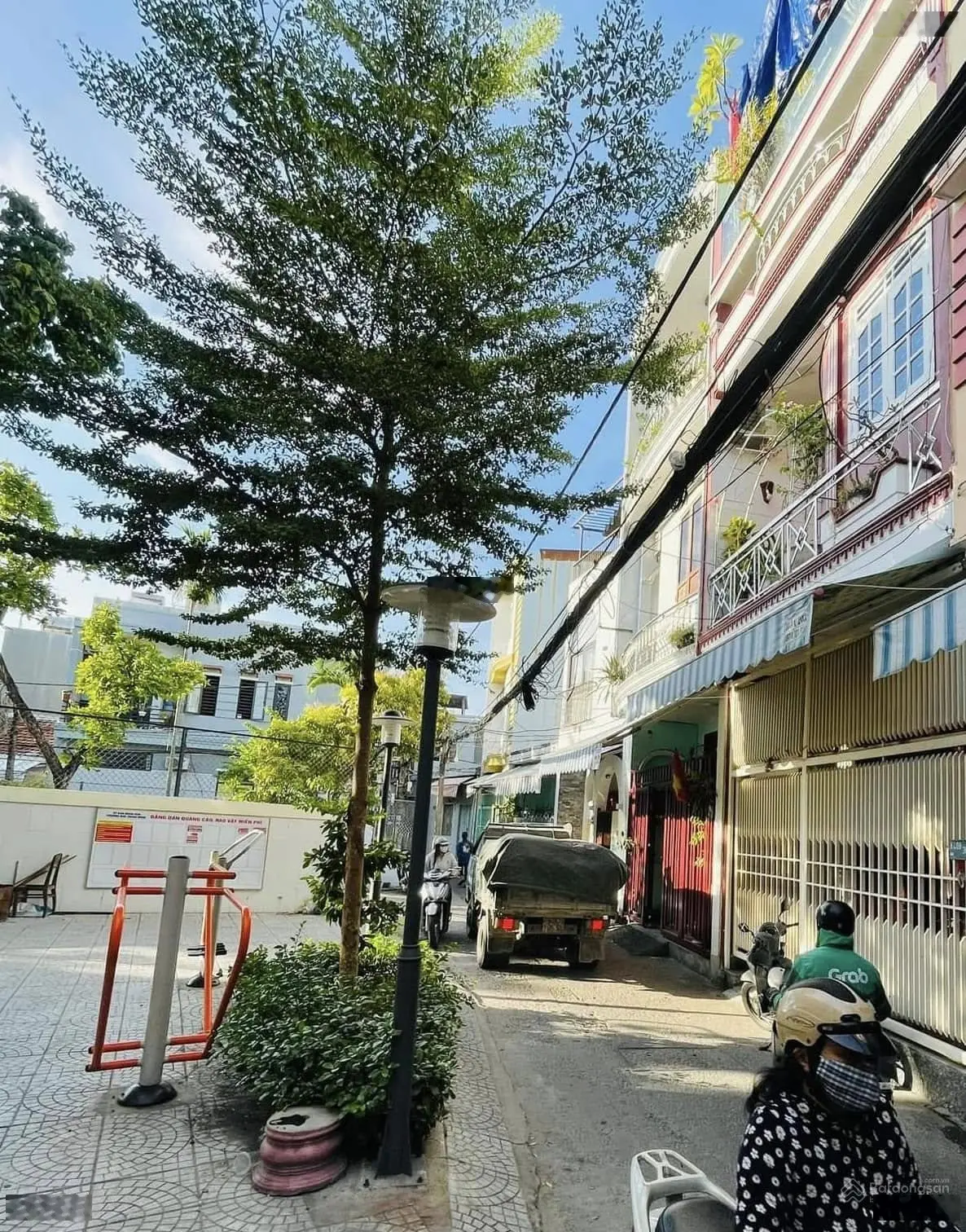 Bán nhà 3 tầng 3 mê Trưng Nữ Vương,nhà đẹp kiệt thẳng rộng,đối diện công viên