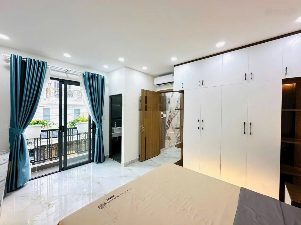 Bán Nhà 10m x 5m. Xây mới 3 lầu hẻm 10m chỉ sau nhà mặt tiền đường Liên Khu 2-5 P.Hiệp Thành