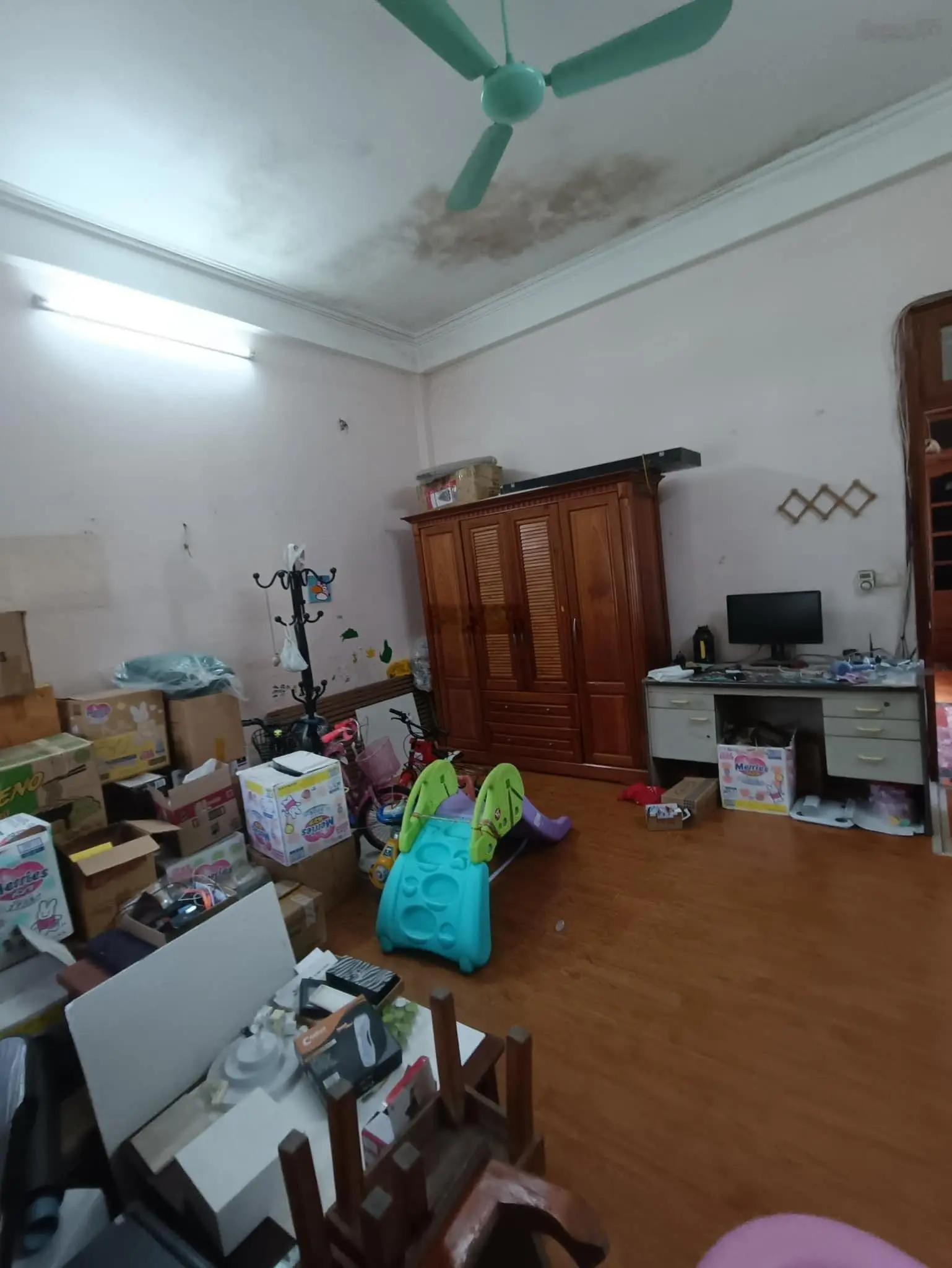 Bán đất vàng tặng nhà 3t, 150m2 - mặt phố víp Tây Hồ, lô góc - mặt tiền siêu khủng