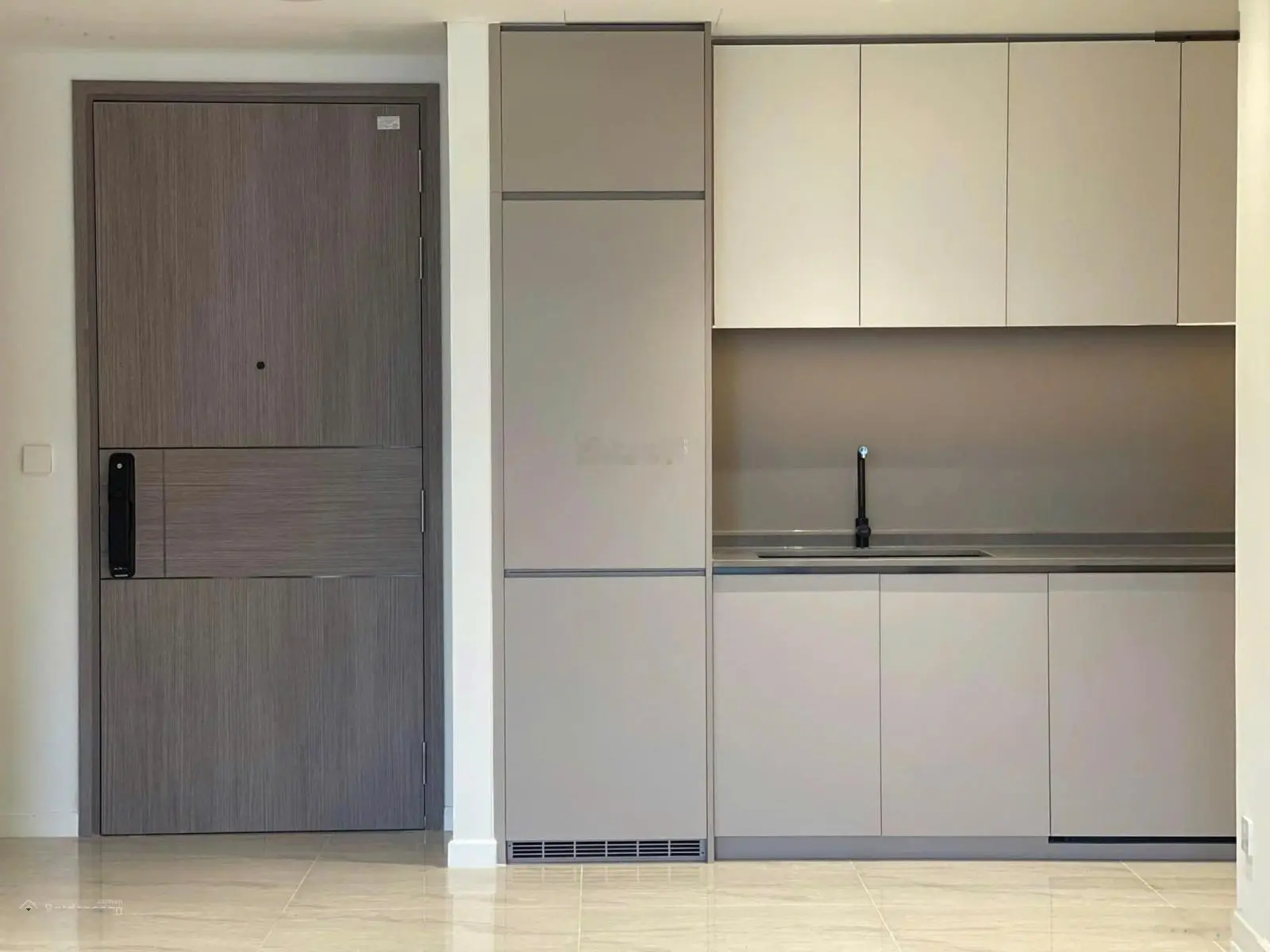 12tỷ5 Căn 2PN diện tích 81m2 sử dụng thang máy riêng siêu Vip. Liên hệ O938.823.236 Anna