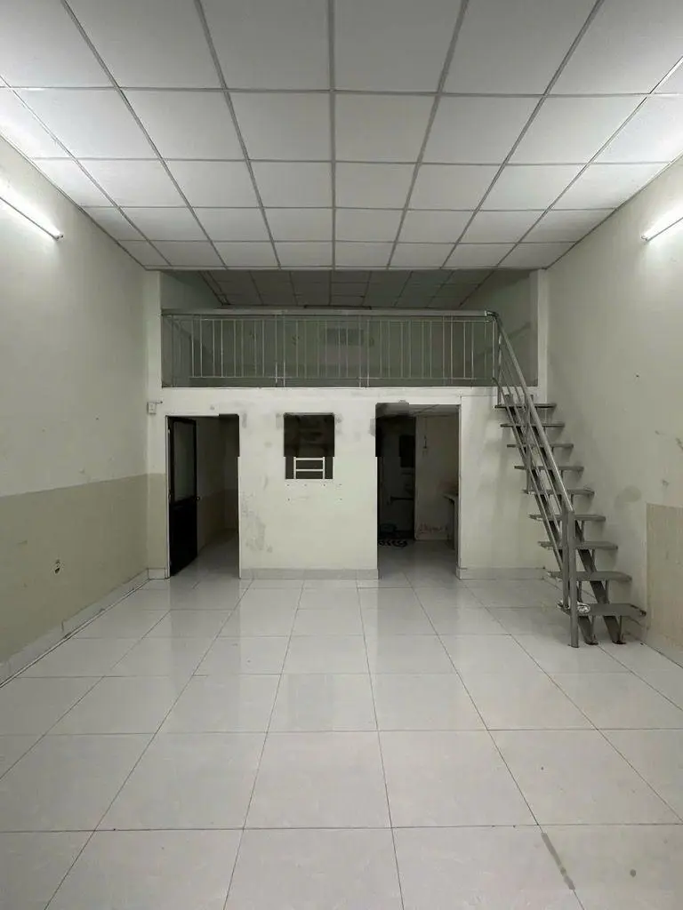 4.8m x 11m - SHR - Nhà Trống - Sân To