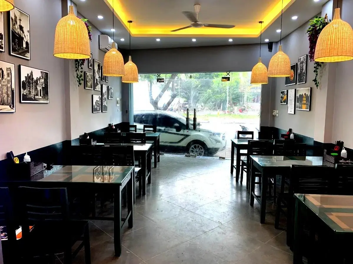 Bán nhà ngõ 53 Hoàng Cầu Ô Chợ Dừa, hai vỉa hè, gần hồ, mặt tiền 7m, DT: 145m, giá: 76 Tỷ