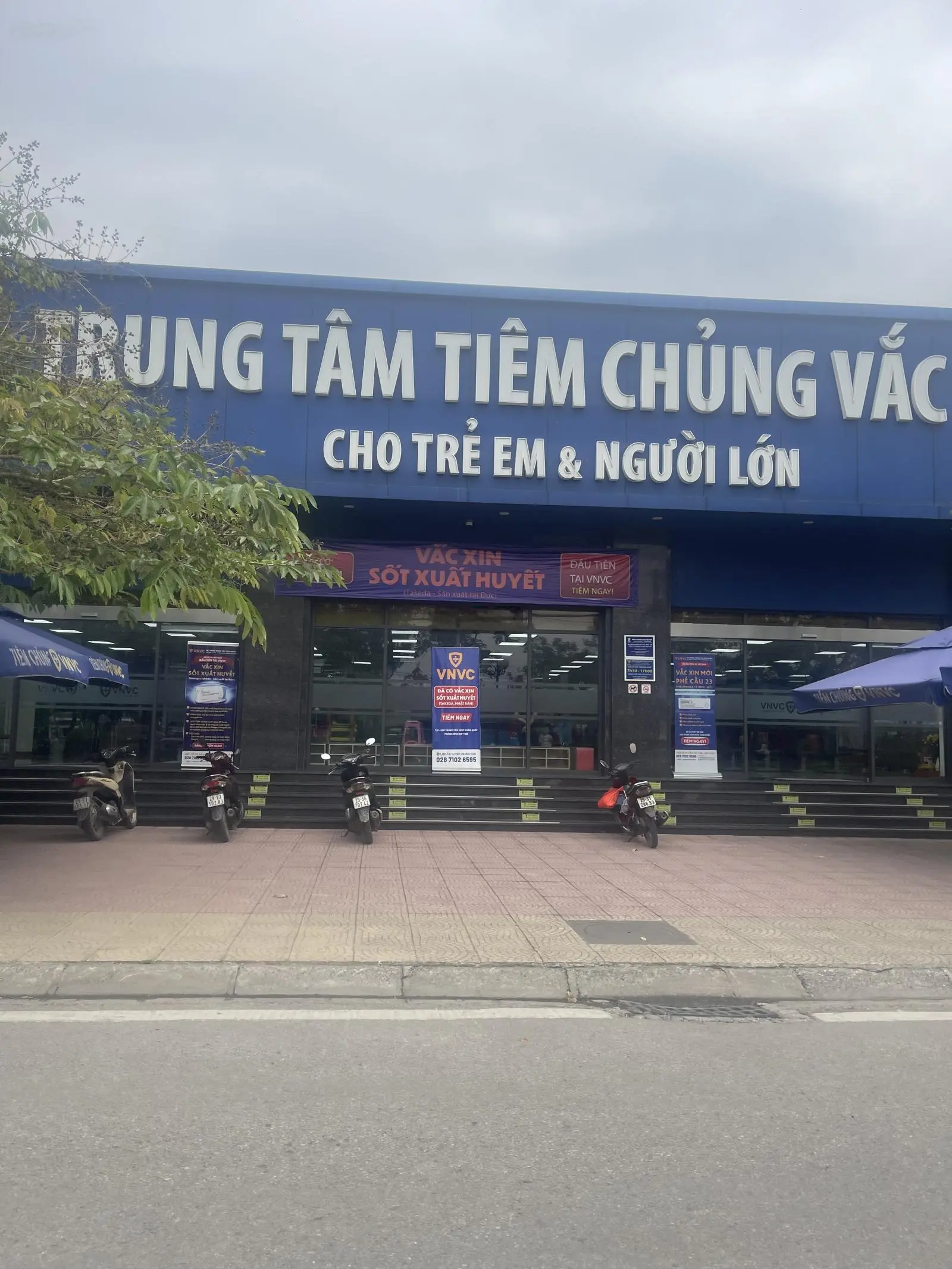Bán đất tặng nhà 3 tầng 42m đẹp long lanh thị trấn Đông Anh.Chỉ nhỉnh 3 tỷ