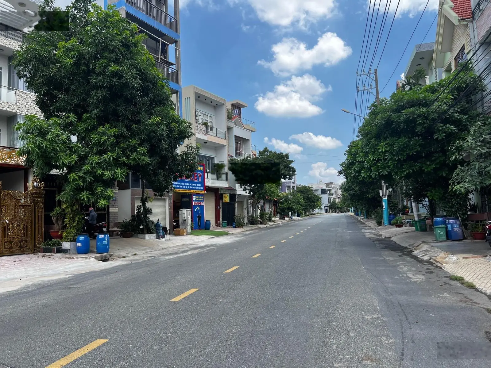 Nhà khu TTHC Dĩ An DT 122m2 thiết kế đẹp mê cần bán trả nợ