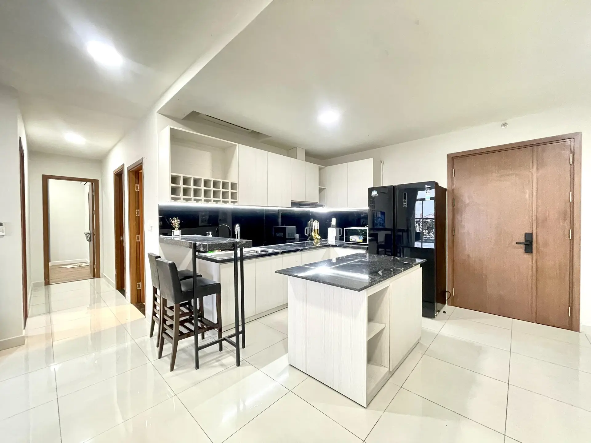Cần bán căn hộ Grand Riverside 3PN giá 5.5 tỷ bao thuế DT: 104m2, đường Bến Vân Đồn, Q4 view Q1