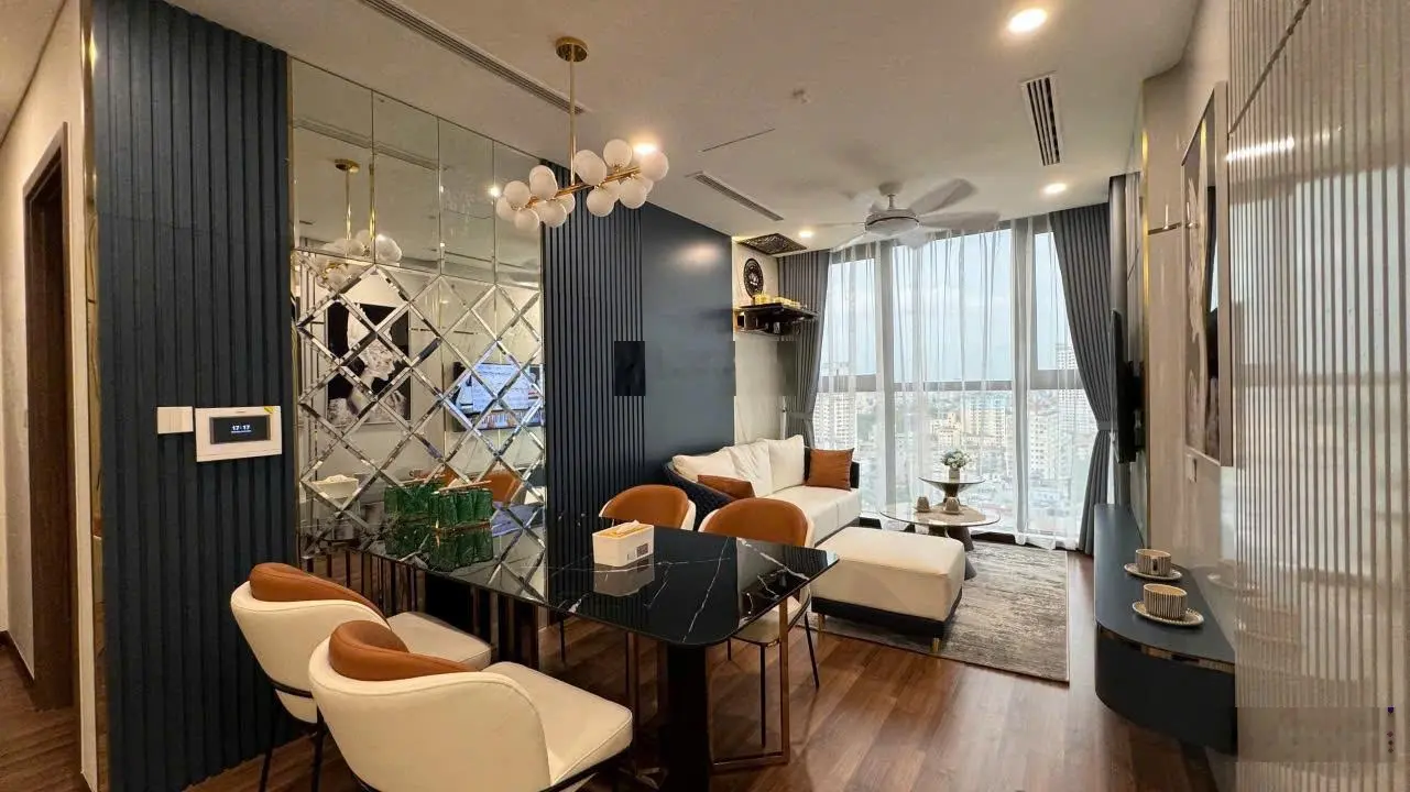 Bán gấp căn hộ 124m2 4pn,3wc nhà full nội thất chung cư CT8 the emerald mỹ đình LH: 0394 321 ***