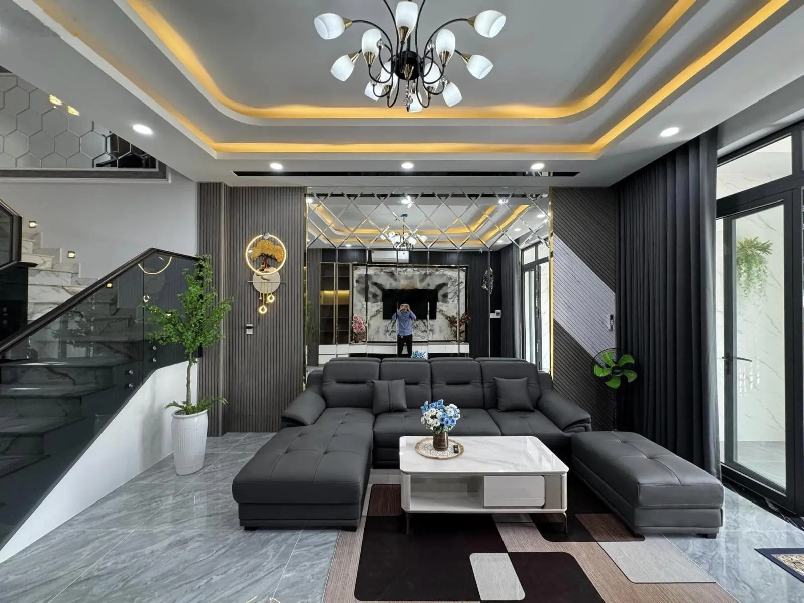 Bán nhà 1 trệt 2 lầu có 4 phòng ngủ KDC Trung tâm VH Tây Đô Cần Thơ, nội thất cao cấp