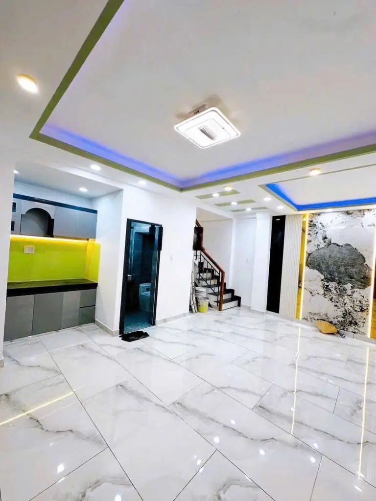 Nhà đẹp vĩnh hội q4- 3 lầu đúc- 35m2 ngang 5,5m - sân rộng - ko qh-chỉ 5 tỷ nhỉnh