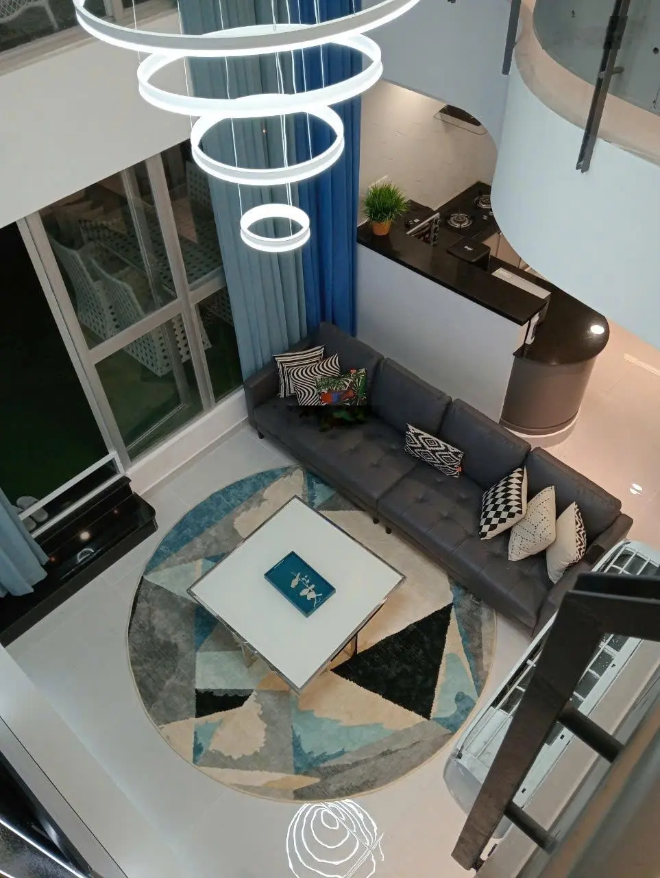 Cần bán căn hộ Penthouse Phú Mỹ Hưng Quận 7, 400 m2, 5PN, 3 sân thượng, đang có hđt 3500$ giá 15 tỷ