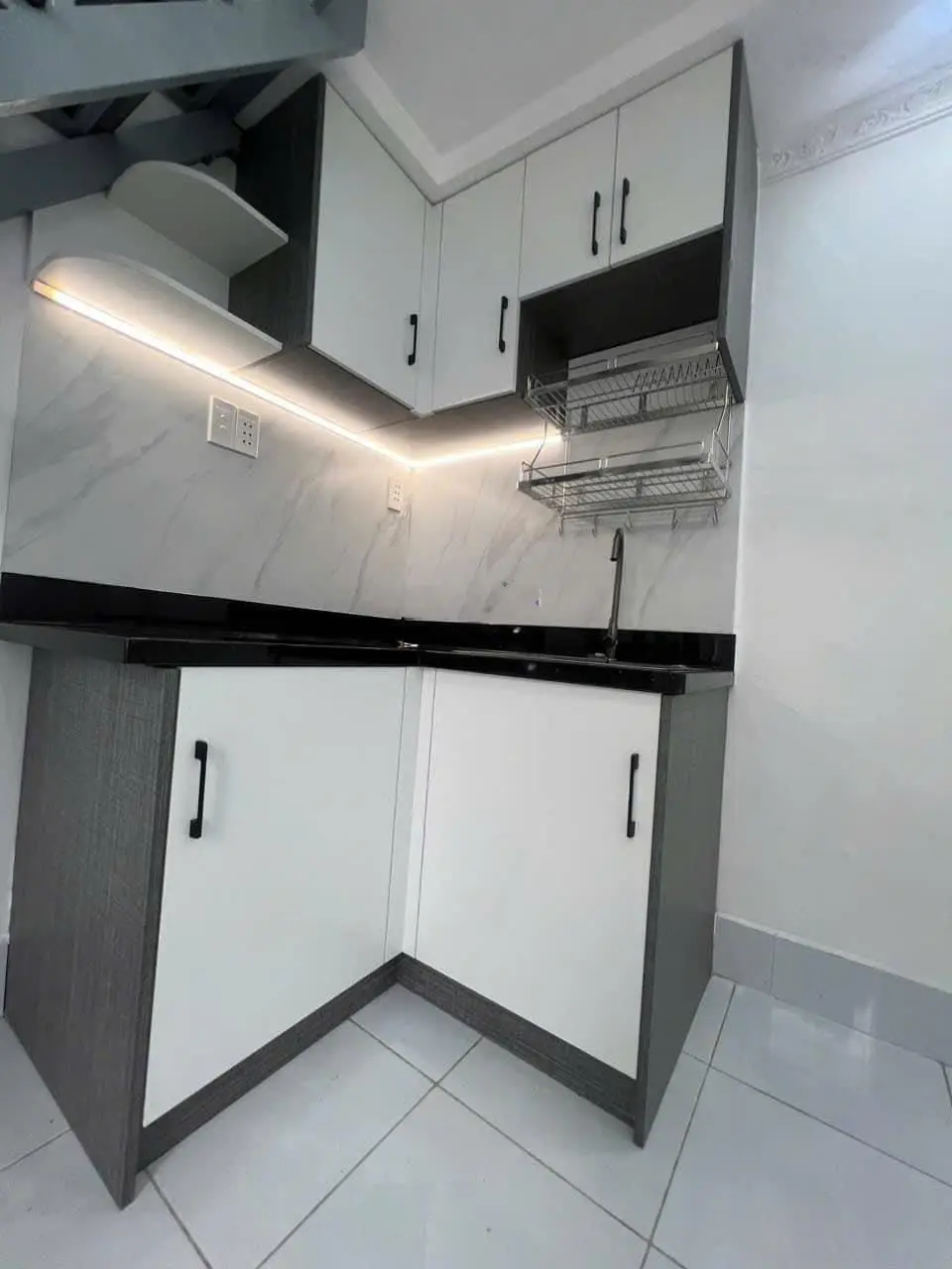 Nhà bán đẹp , 3 tầng , dtsd 21m2 , Hoàng diệu , phường 4 Quận 4.