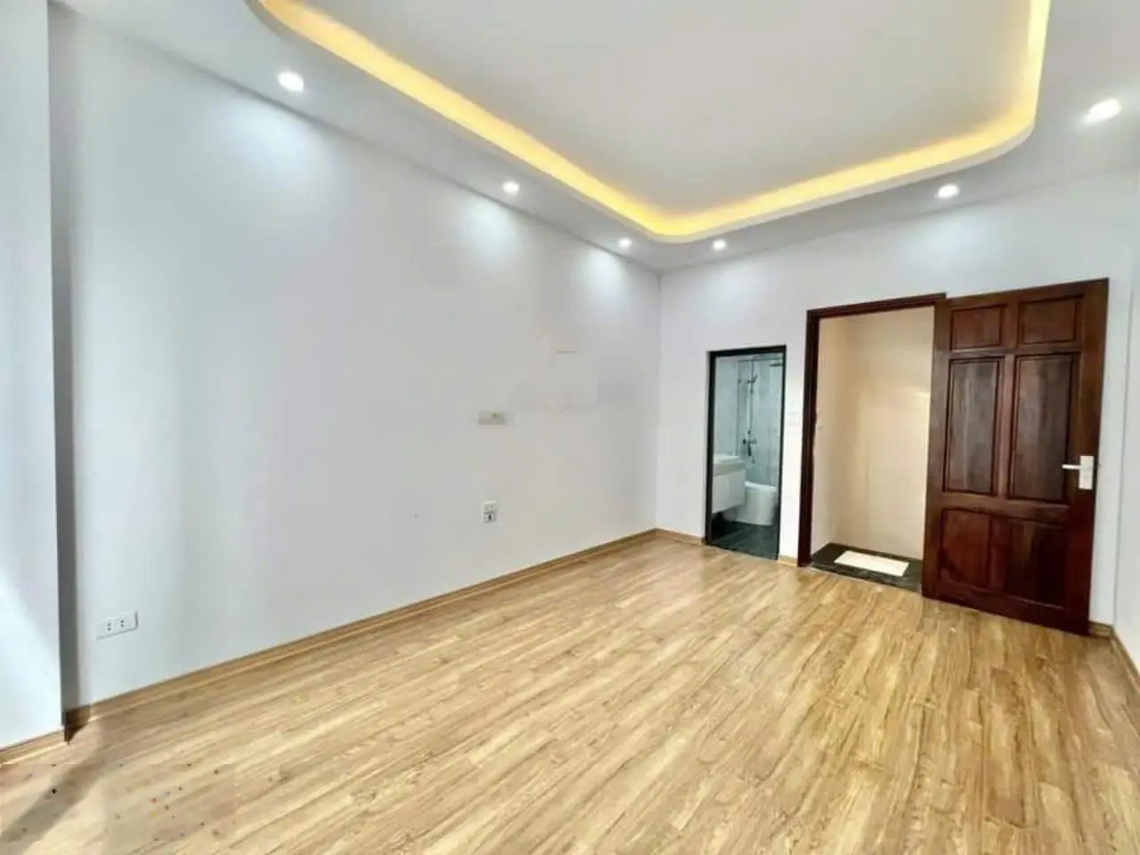 Hiếm, bán nhà đức diễn xây mới 5 tầng, ngõ nông rộng, ô tô đỗ cửa, 35m 5.8 tỷ