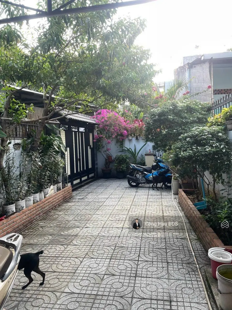 Nhà Trệt- 2 Lầu Gần Ngã Ba Cây Điệp. Tp. Dĩ An. DT: 166M2. Gồm 4 PN- 3WC. Giá: 3.35 Tỷ TL