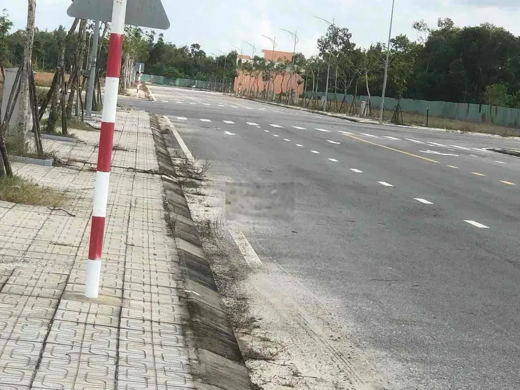 Thanh lý lô đất 90m2 nằm ngay tthc an phước long thành