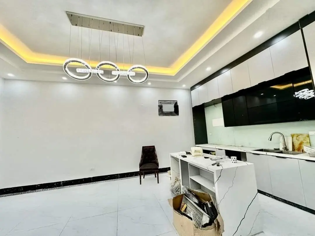 CHÍNH CHỦ BÁN NHÀ NGUYỄN VĂN CỪ - LONG BIÊN - PHÂN LÔ -GARA ÔTÔ - THANH MÁY- 135M*5T*MT8M*20 TỶ XÍU