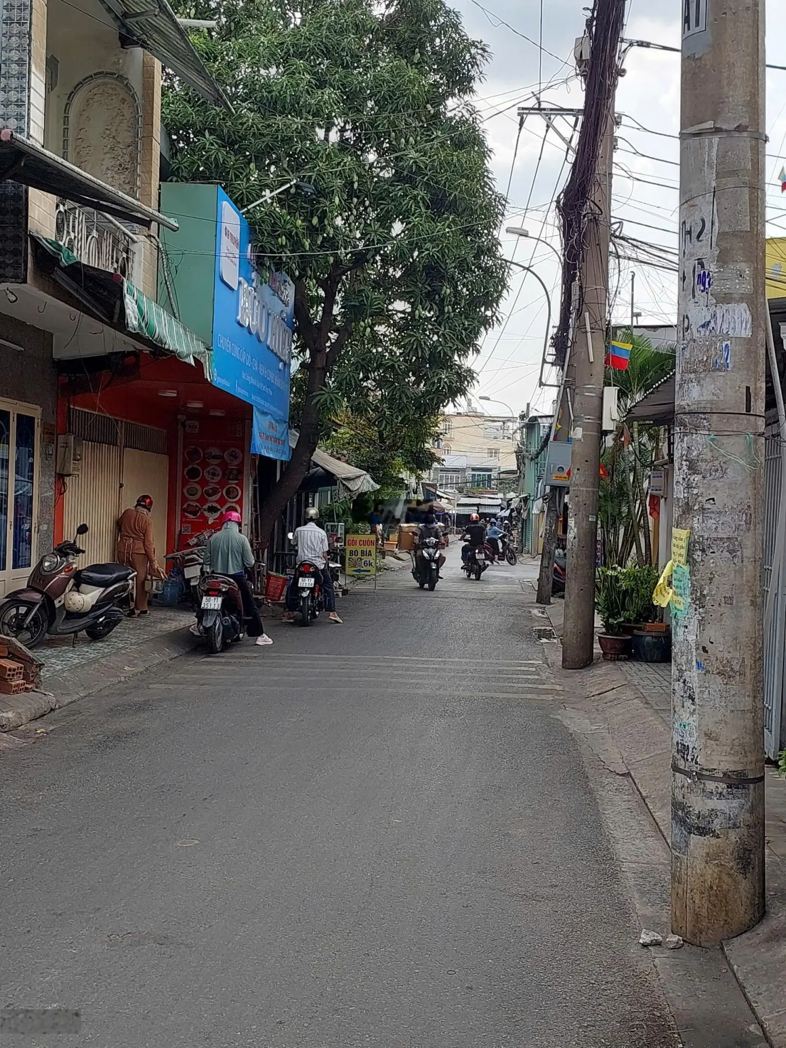 Bán nhà cách chợ hoc mon 50m, 3x10m, trệt, 1 lầu btct, vào ở ngay, giá cực rẻ 1,75 tỷ bớt lộc