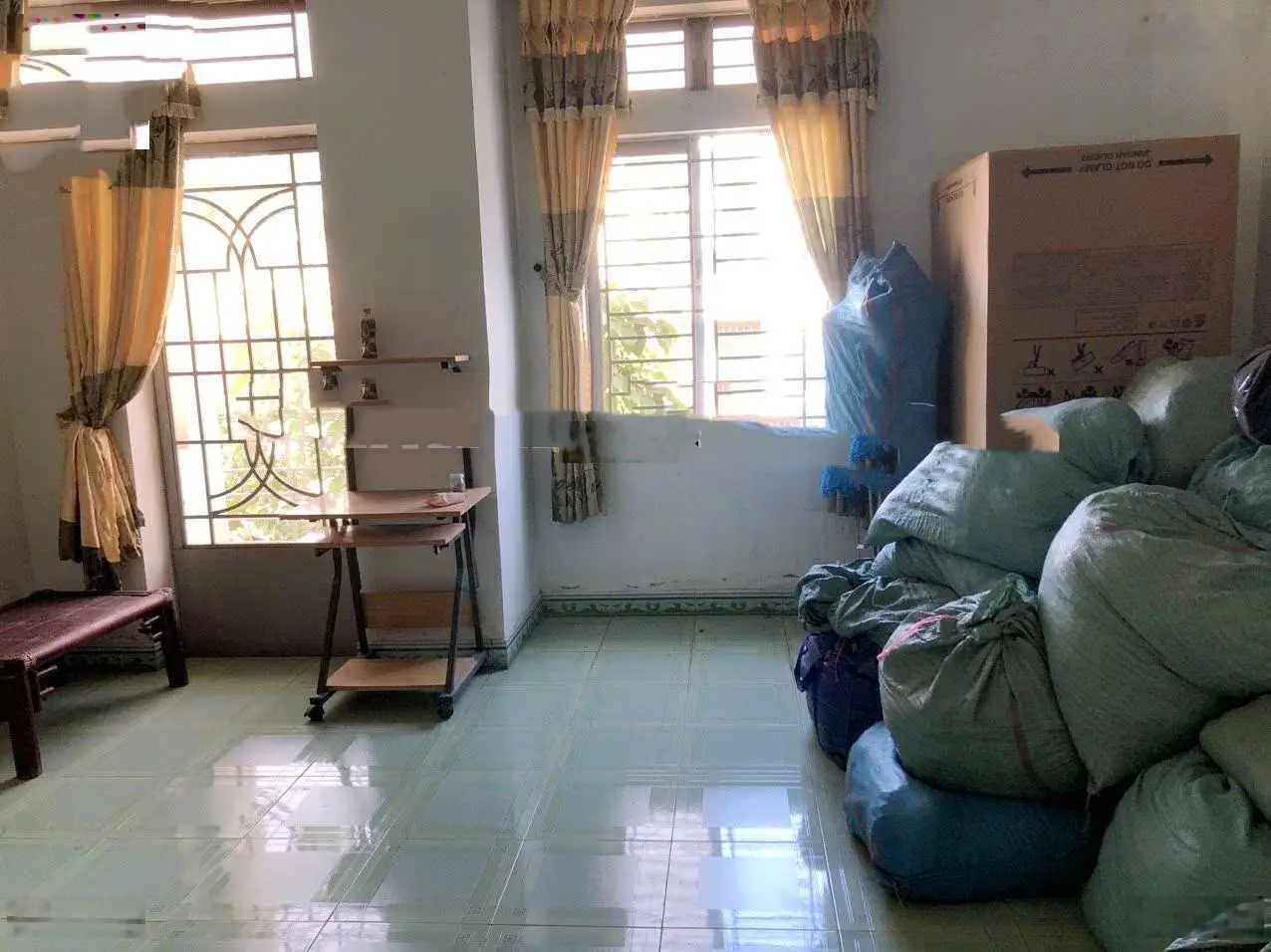 Nhà 3 tầng mặt tiền đường thông Phước Long B - Quận 9 - vừa ở vừa kinh doanh, có vỉa hè, ngang 5m