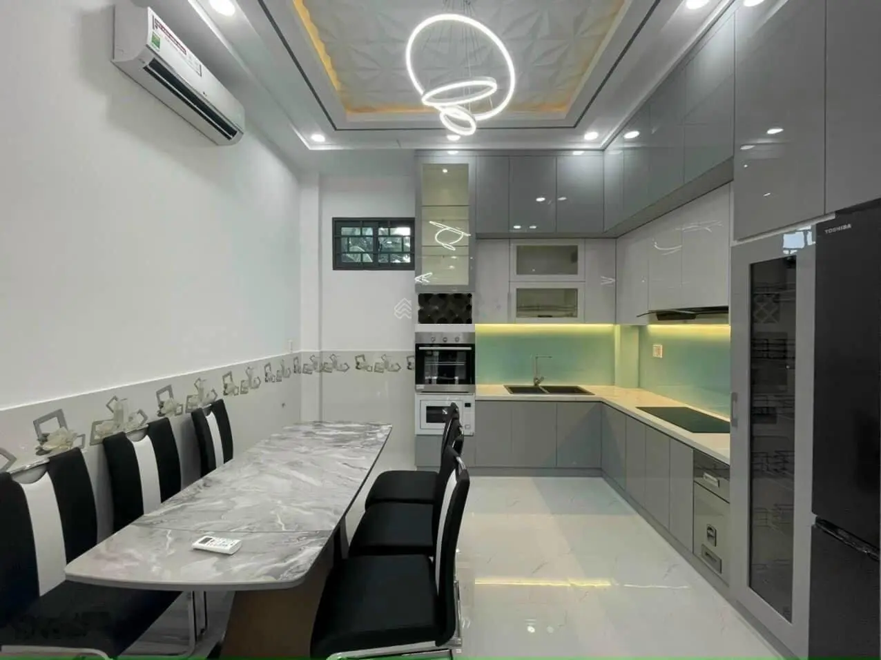Bán nhà hẻm 414 Cách Mạng Tháng 8, Phường 11, Quận 3. DT (6.4x18m) cấp 4, siêu rẻ chỉ 12.5 tỷ
