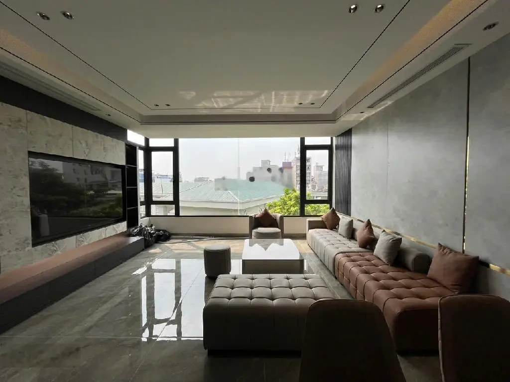 Siêu hiếm - vỉa hè rộng - kinh doanh tốt - 2 gara ô tô - 6 tầng có thang máy - nguyễn văn cừ