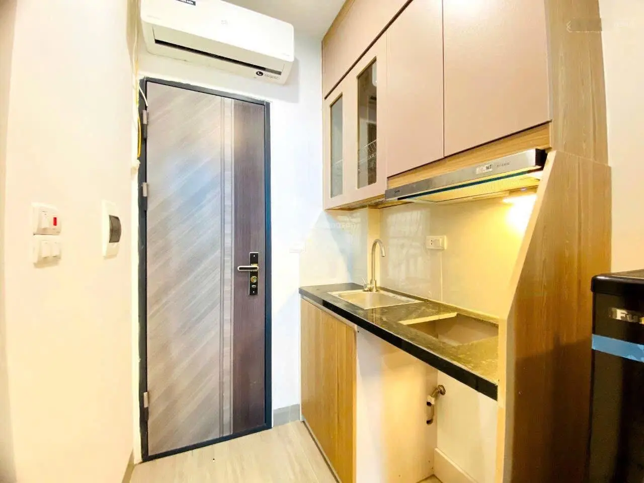 Bán toà ccmn phạm văn đồng 60m2 7 tầng 16 phòng khép kín full đồ dòng tiền 90tr: tháng.