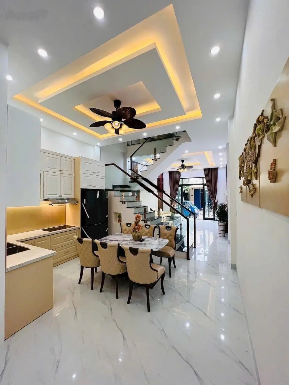 Nhà 3 tầng mặt tiền đường Hoà Minh 3 . Cách biển Nguyễn Tất Thành 50m