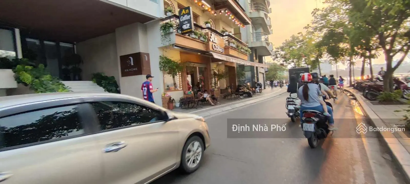 Bán tòa 7T MP Nguyễn Đình Thi, ôm trọn view Hồ Tây 128m2 MT 8.7m - vị trí đắc địa cho thuê 330tr/th