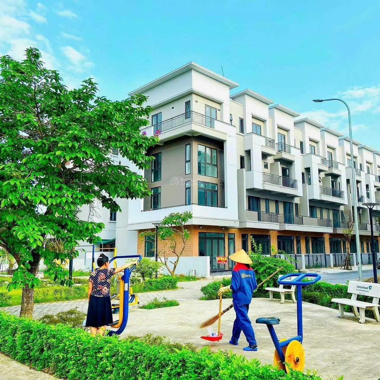 Bán nhà 4 tầng 75m2, đối diện 7 tòa chung cư, kinh doanh hoặc cho thuê đều tốt