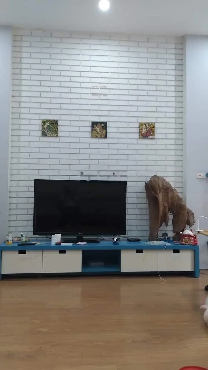 Cần bán nhà mặt ngõ 191 Giáp Bát: 85m2 x 4tầng, 5.5m mặt tiền. Ô tô vào nhà