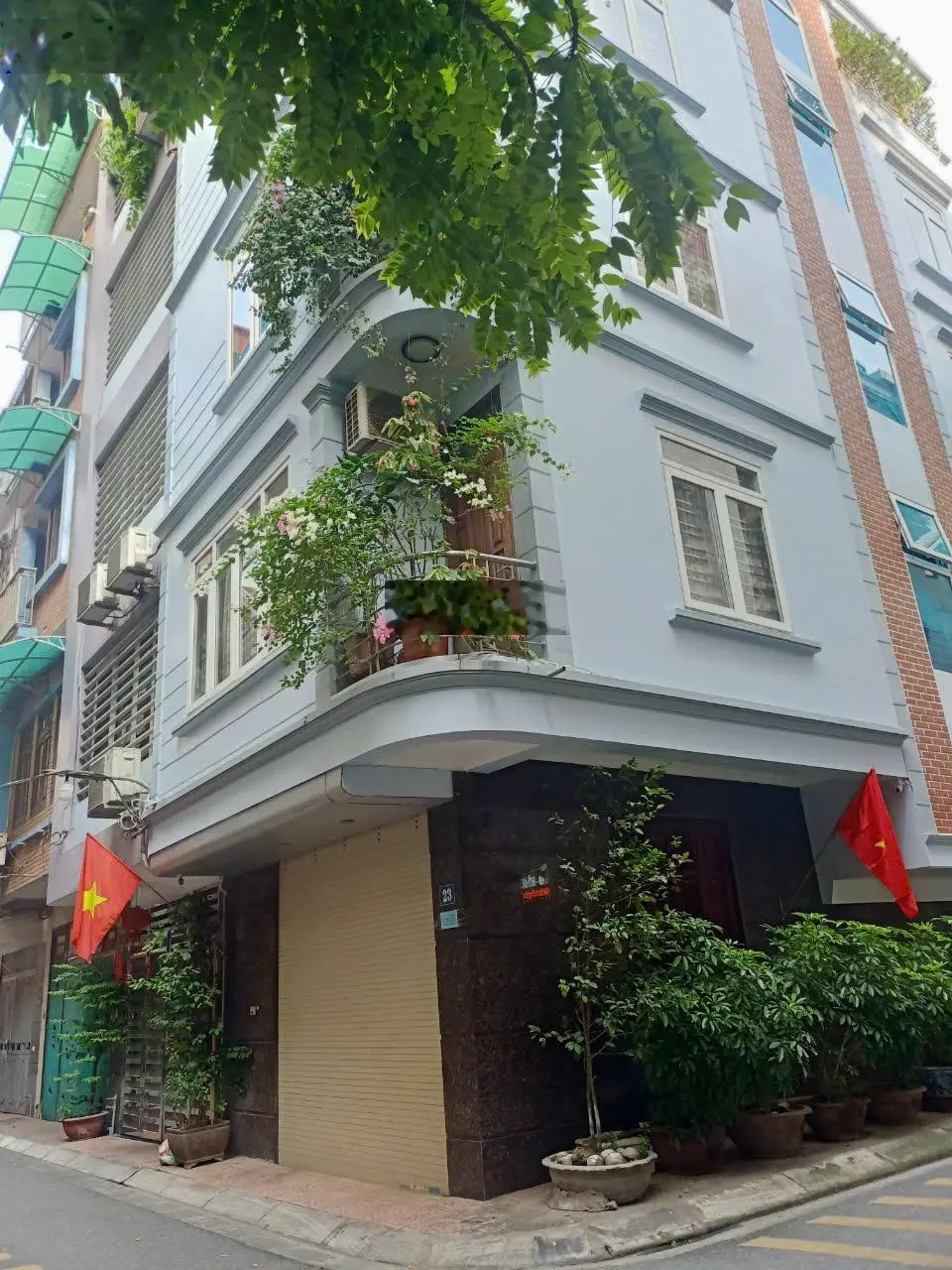 Bán nhà Nghĩa Đô, 106 Hoàng Quốc Việt, Cầu Giấy 61m2, 24 chỗ đỗ cửa, mặt tiền 18m, nhỉnh 14 tỷ