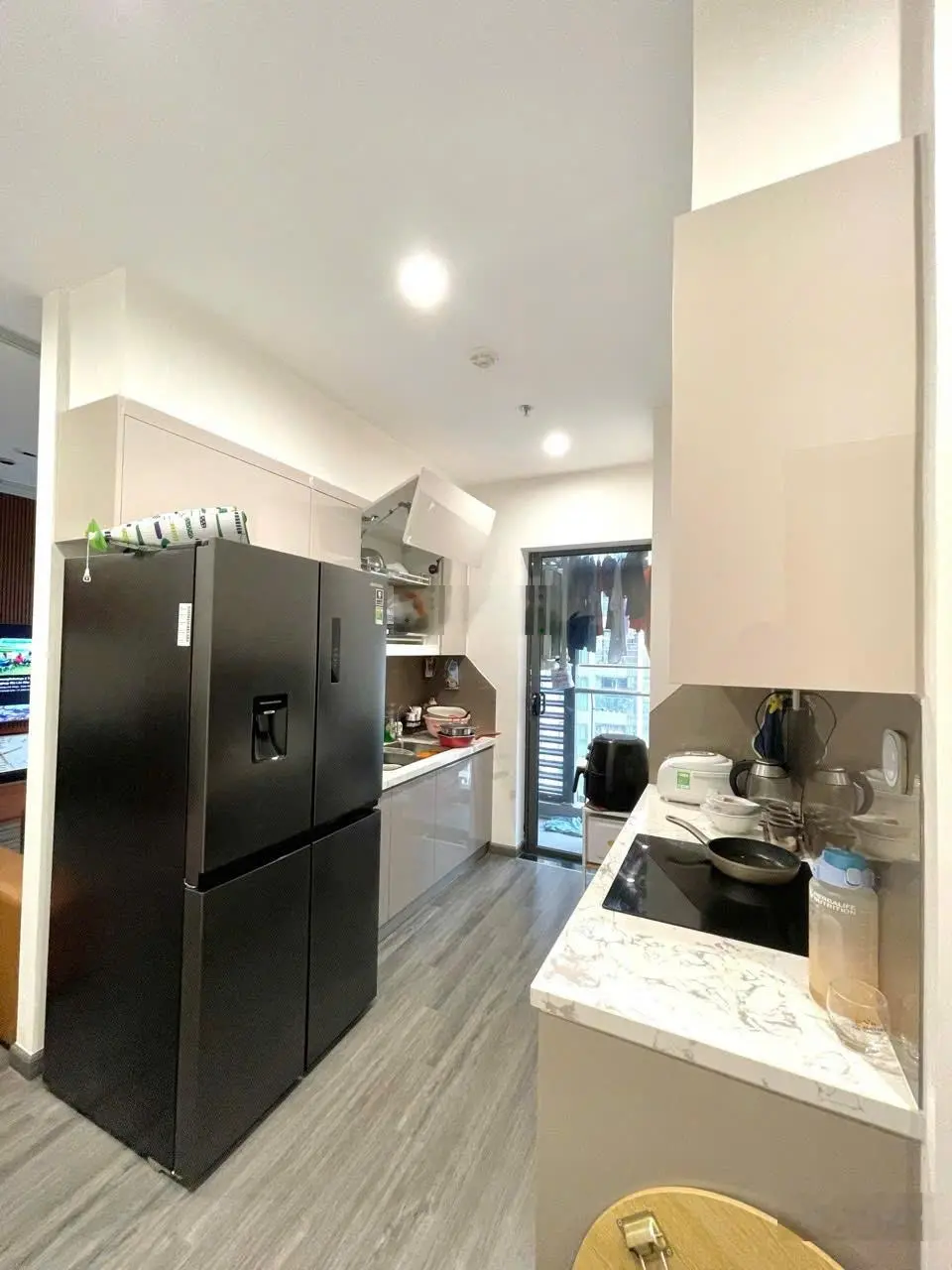Chính chủ gửi bán gấp căn hộ 2PN, DT 81m2, tầng trung, view bể bơi, tại phân khu Tonkin