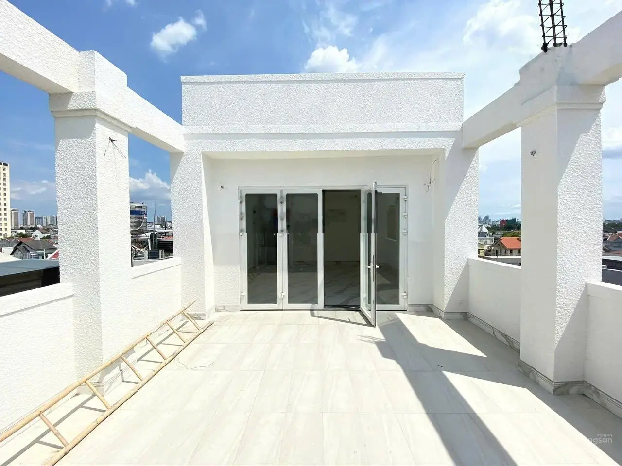 Nhà 5 lầu có thang máy - Khu bên sông Đường 17 Phạm Văn Đồng, Hiệp Bình Chánh - sát TTTM Gigamall