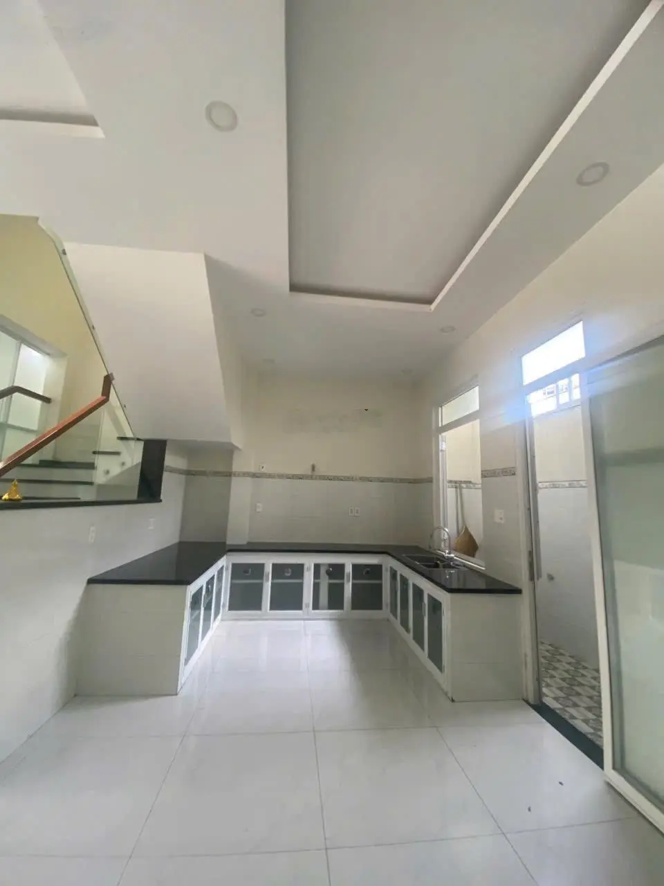 Bán nhà 4 tầng ngay võ văn ngân, linh chiểu. sau lưng kho bạc thủ đức.