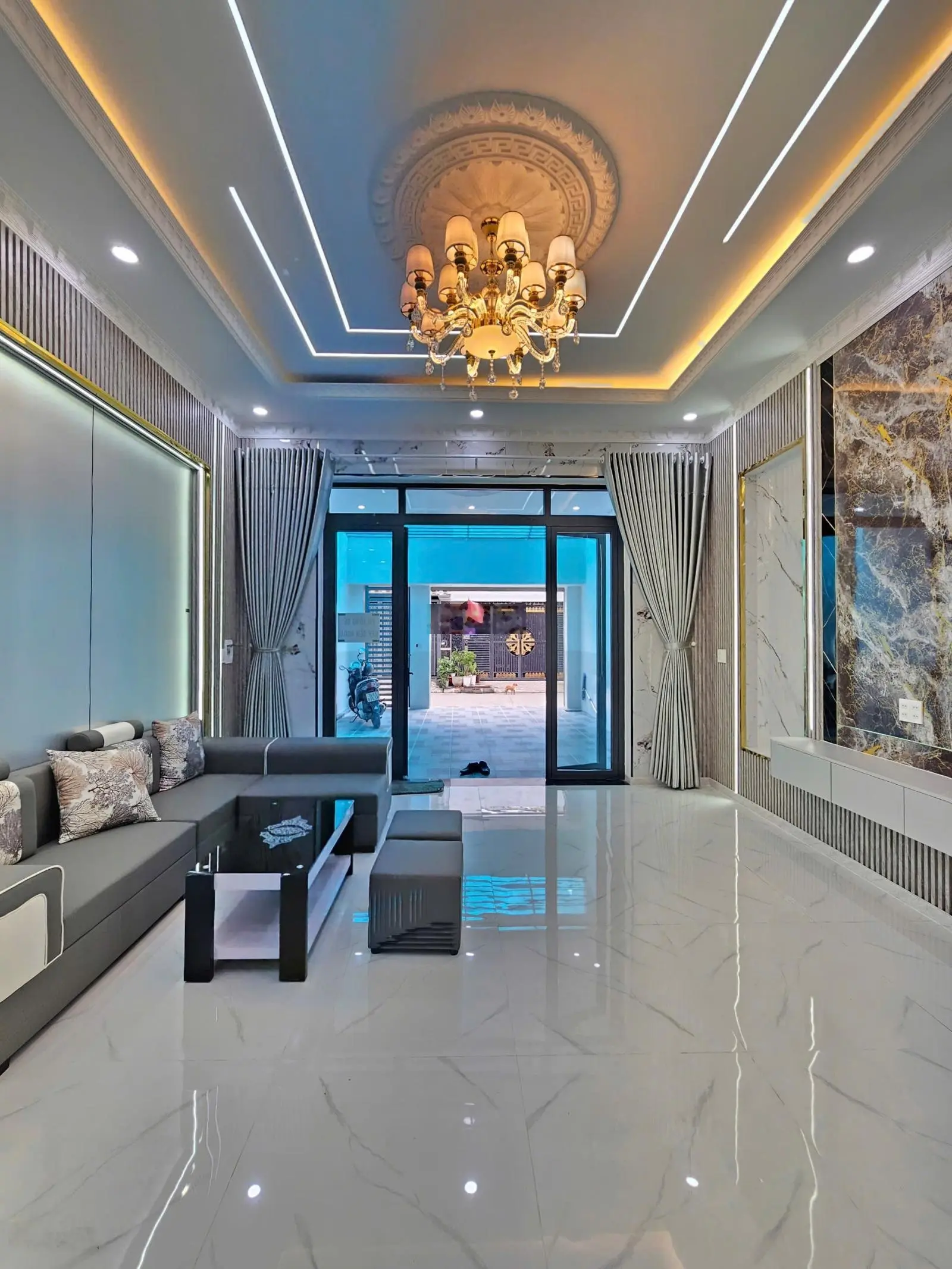 Nhà hoàn công: 4tỷ850, 97m2 nhà full nội thất sân ô tô KDC cạnh vòng xoay An Phú, TP. Thuận An