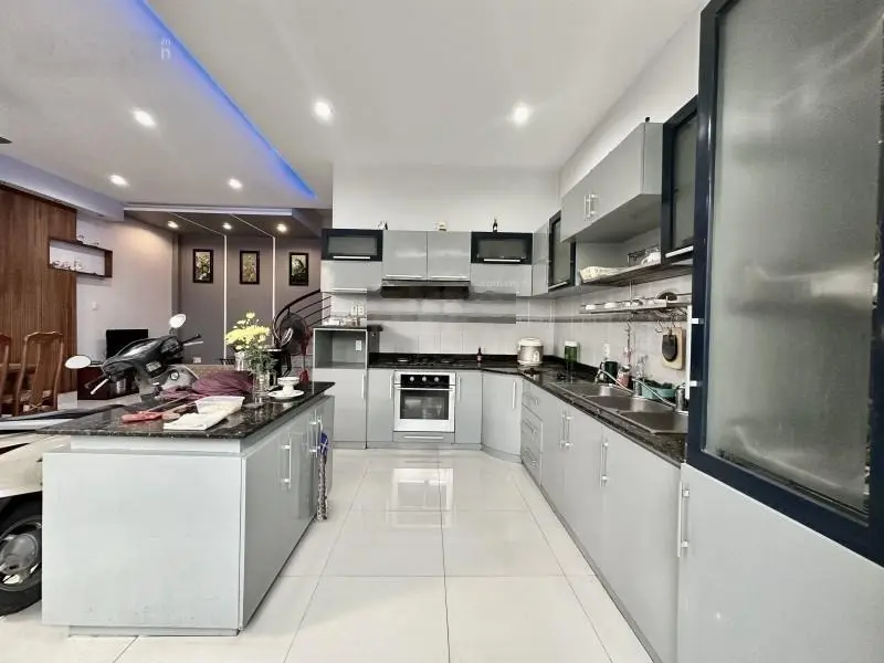 Bán nhà Lê Quang Định - Hẻm xe hơi 7c - SD 177m2 - (6.5 x 11)m - 3Tầng