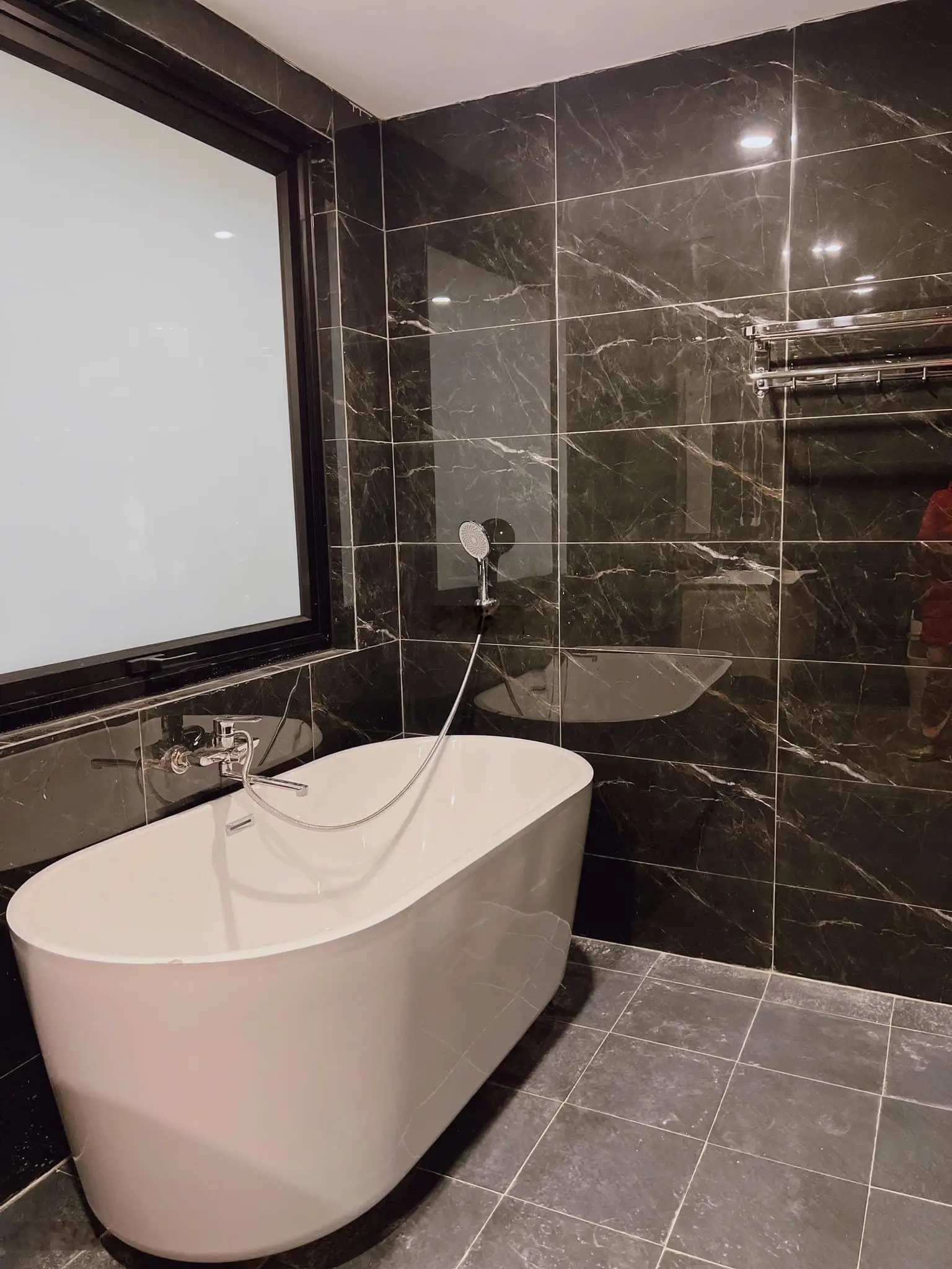 Ngõ quỳnh - phân lô - 20m ra phố - lô góc 3 mặt thoáng full nội thất cao cấp - thông tứ tung .