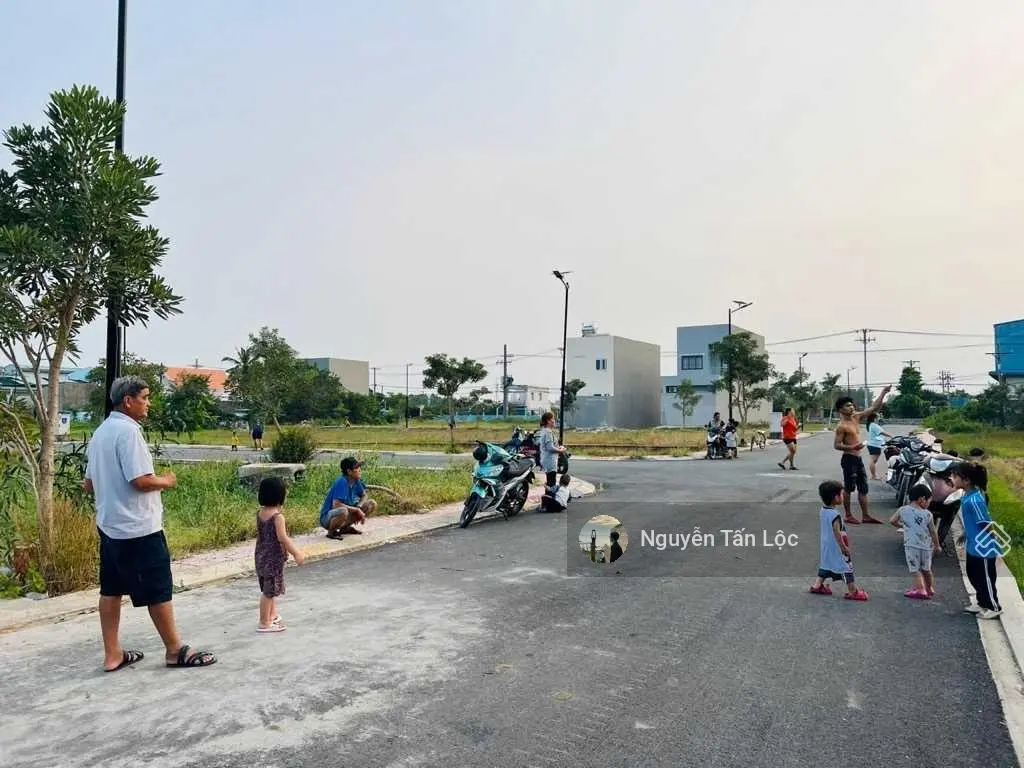 Chính chủ bán đất MT 10m đường Hoàng Phan Thái - xã Bình Chánh, 110m2/750tr SHR, LH 0908 673 ***