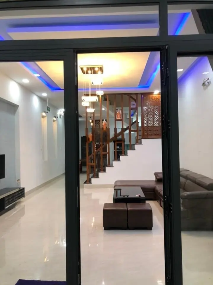 Nhà đẹp 3 tầng mái đúc sàn đúc đất 5x20m hướng Đông 6PN, giá 7,5 tỷ thương lượng chính chủ