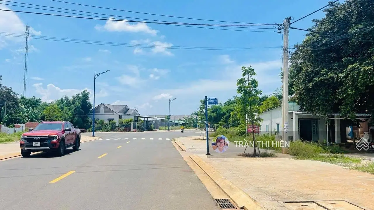 Trục Chính Tạ Văn Sáu (đường quy hoạch số 2) - trung tâm thị trấn Đất Đỏ - Kinh doanh buôn bán