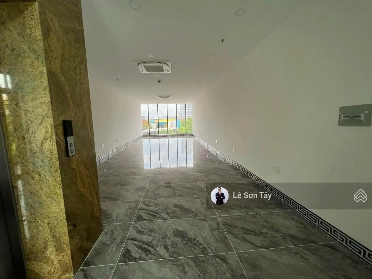 Duy nhất 01 căn MT Nguyễn Thị Thập KDC Him Lam Kênh Tẻ. DT: 5m x 20m giá: 35 tỷ. Có thang máy