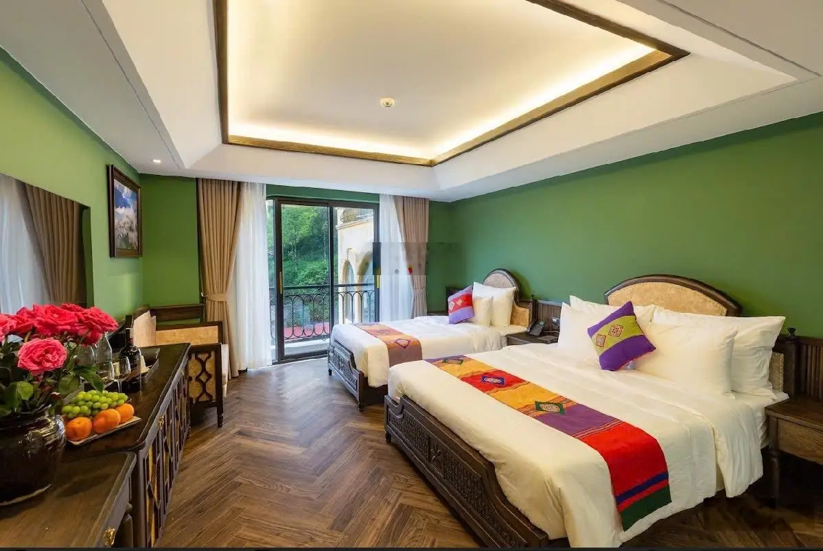 Bán khách sạn 6 tầng đẹp trung tâm Sapa
