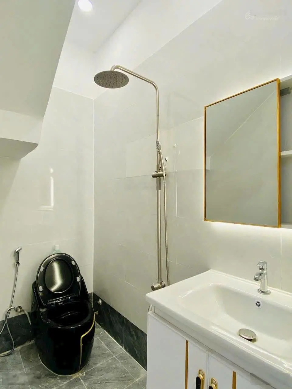 Chủ kẹt tiền cần bán nhà Nguyễn Tri Phương Quận 10. Giá 4tỷ2, Diện tích 47,6m2