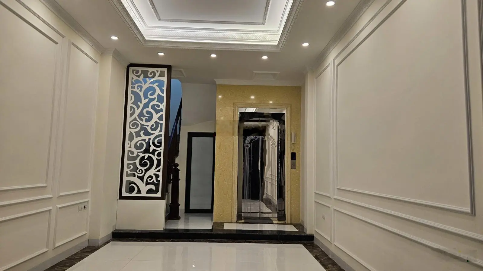 Nhà mới - 7 tầng thanh máy - full nội thất chuẩn 5* - ngõ thông - cách 20m ô tô tránh - dừng đỗ.
